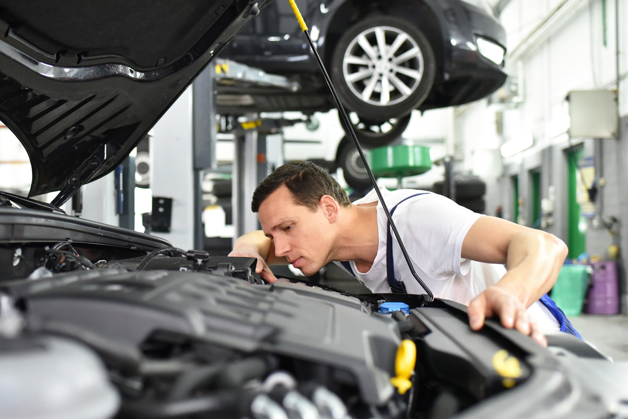 What Auto Mechanics Should Know Before Servicing Electric Cars